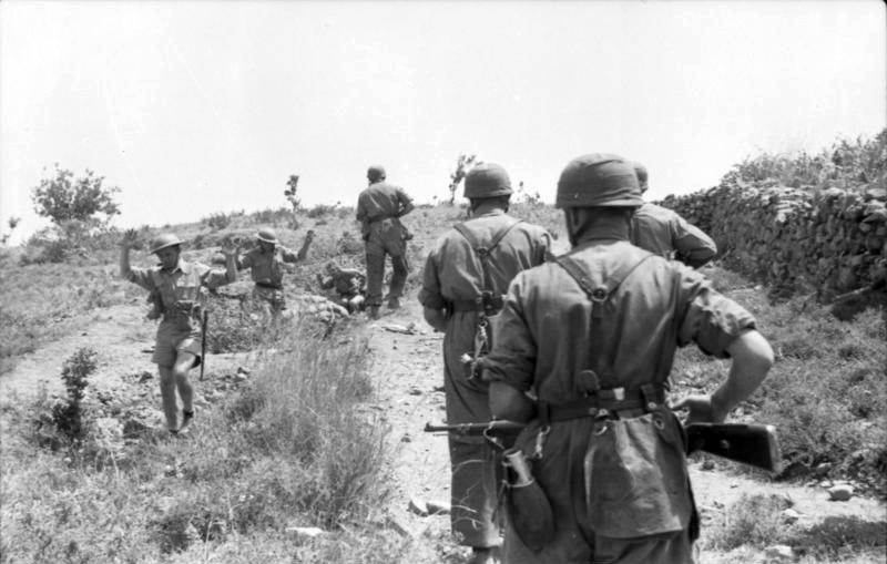 1941'de bugün: Çoğunluğu hava indirme birliklerinden oluşan Alman güçleri, 13 gün süren çarpışmaların ardından Girit adasını ele geçirdi. Adadaki Müttefik kuvvetleri Kraliyet Donanması tarafından Mısır'a tahliye edilirken, 5.000 kişi ise Almanlara esir düştü.