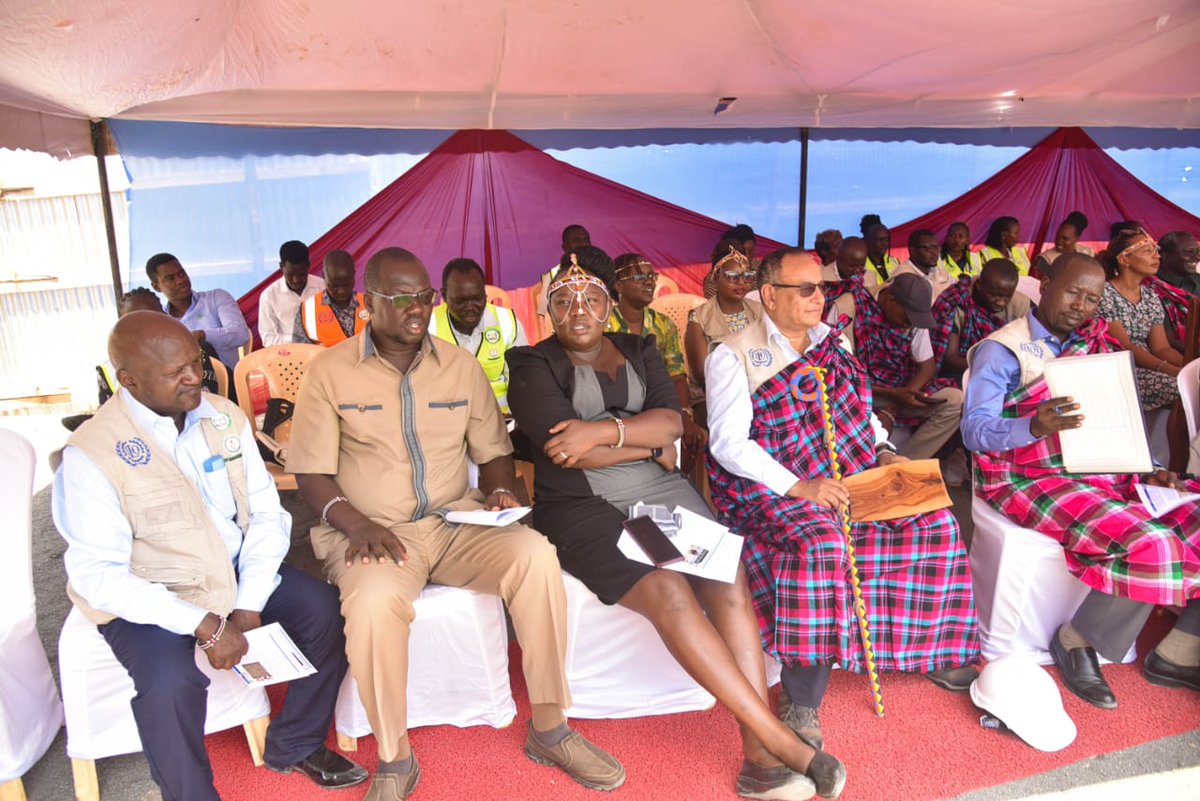 JamesLokwale's tweet photo. Delivery of @GovLomorukai023 agenda No.7 is on track.

During commissioning of Lodwar Fresh Produce market renovated and paved using cobblestone technology. 🥦🥕🍅 https://t.co/Keid32983m