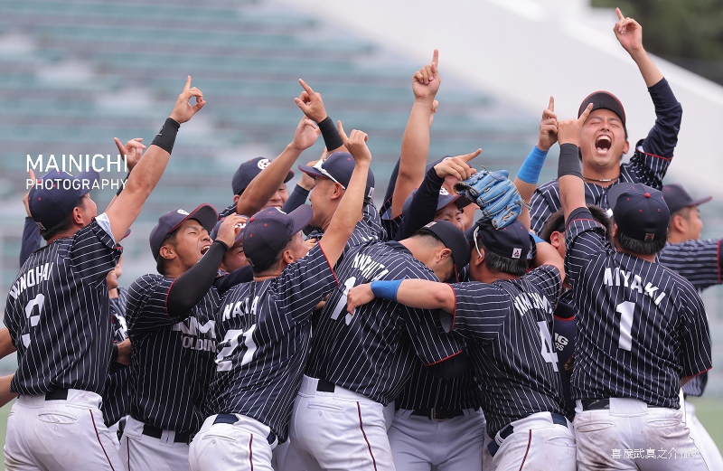 第95回 #都市対抗野球 大会の九州2次予選
沖縄セルラースタジアム那覇で第1代表決定戦があり、#KMGホールディングス（福岡市）が沖縄電力を6―1で破って7年ぶり4回目の本大会出場を決めました。

写真特集→mainichi.jp/graphs/2024053…