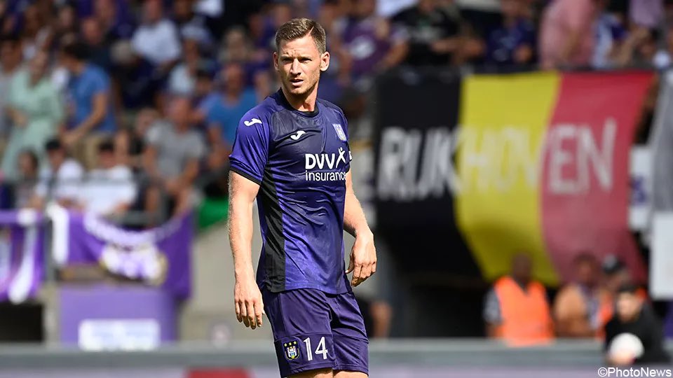 rscaupdate's tweet image. Ik wil enkel doorgaan als ik de speler kan zijn die Anderlecht verdient. Ik wil een bepaald niveau halen.

Bij heel veel andere clubs had ik al gezegd dat ik zou stoppen. Het feit dat ik twijfel, is een teken dat ik me goed voel.

Jan Vertonghen 

#rscs #riemerout #Anderlecht