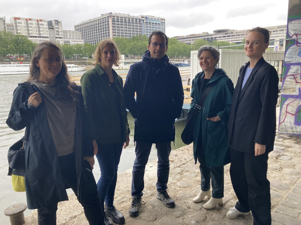 🚁Passage en force du projet de taxi-volants à Paris ! 

Pour protéger la santé des riverain•es les écologistes s’opposent à ce projet bruyant et polluant.

❌Nous disons STOP à ce projet inutile❌