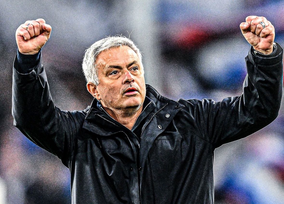🚨🟡🔵 Fenerbahçe are closing in on the agreement to appoint José Mourinho as new head coach! Mourinho has already said YES. Verbal agreement in place and contract now being reviewed by Mourinho’s camp. The announcement can take place today, as revealed by @abolapt. ⏳🇵🇹