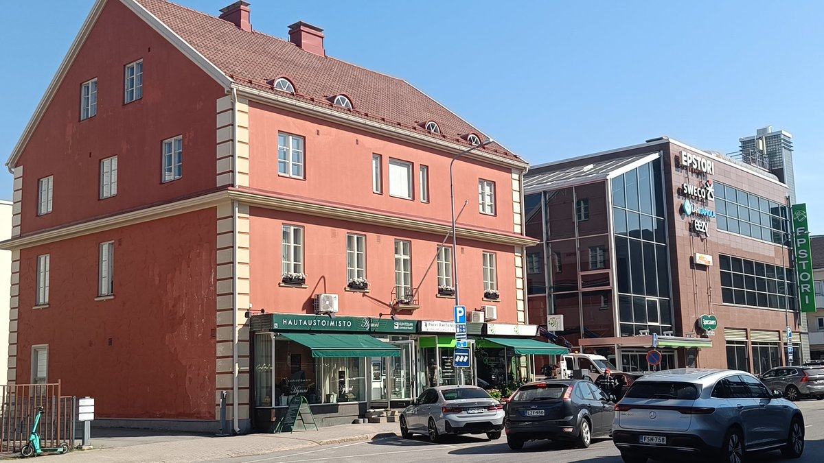 Kasvavan <a href="/Sjkkaupunki/">Seinäjoen kaupunki</a>'n vieraana, isäntinä KJ <a href="/jaakkokiiskila/">Jaakko Kiiskilä</a> ja rahoitusjohtaja <a href="/MikaItanen/">Mika Itänen</a>. Haasteita huolimatta kaupunki kehittyy vakaasti ja ankkuri-investoinnit ruokkivat kasvun kierrettä. Edessä on tapahtumien suurkesä, esimakuna illan <a href="/YleX/">YleX</a> konsertti! <a href="/Kuntaliitto/">Kuntaliitto | Kommunförbundet</a> kiittää!