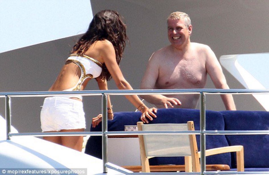 Meghan markle and Prince Andrew on the yacht 👇🏻👇🏻👇🏻