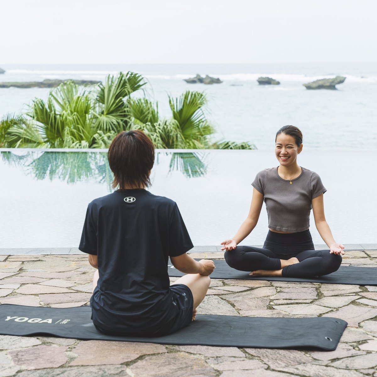 Hyattseragaki's tweet image. 6月8日(土) #GlobalWellnessDay 当日に、ご宿泊者さま限定のモーニングヨガクラスを開催いたします。
美しい #瀬良垣 で、自分自身の「健康的な生活」や「ウェルネス」を見直すひとときを過ごしませんか？皆さまのご参加をお待ちしております！🧘‍♀️

👉 hyattregencyseragaki.jp/activity/welln…

#Hyattseragaki