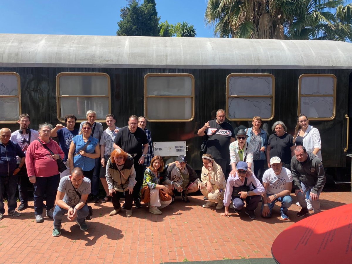 Visita dels pacients del #CentreFòrumMAR al <a href="/MuseuImmigracio/">MhiC</a> 

Una activitat vinculada al taller de memòria del programa de #rehabilitaciópsicosocial

#salutmental @87359parcdesal1b@Ribanezav <a href="/anguera_marta/">Marta Anguera</a> <a href="/mhistoriacat/">Museu d'Història</a> <a href="/AjSantAdria/">Ajuntament SantAdrià</a>