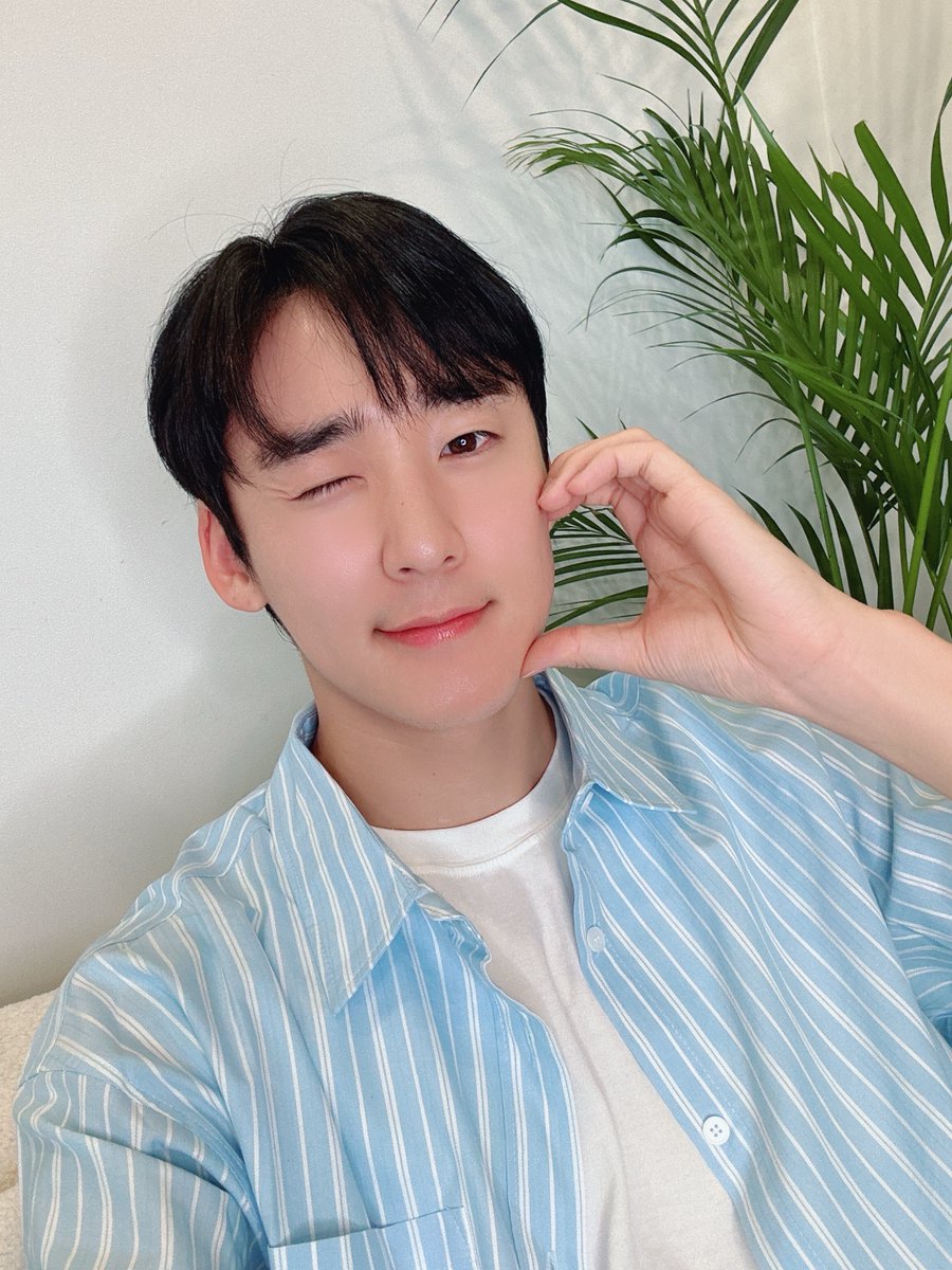 【 #FCLIVE_TOKYO 】 [📸] セルカ到着‼️ #ケビン の日本ファンミーティングまであと1週間✨️ #KEVIN'S SEOUL SWITCH VIEWING STAGE SPECIAL FANMEETING IN TOKYO 🗓️6/8(土)&6/9(日)全4公演 🎫公演の詳細はこちら！ 🔗 bit.ly/3USpAJQ #kevinwoo #케빈 #FCLIVE @kevinwoo91