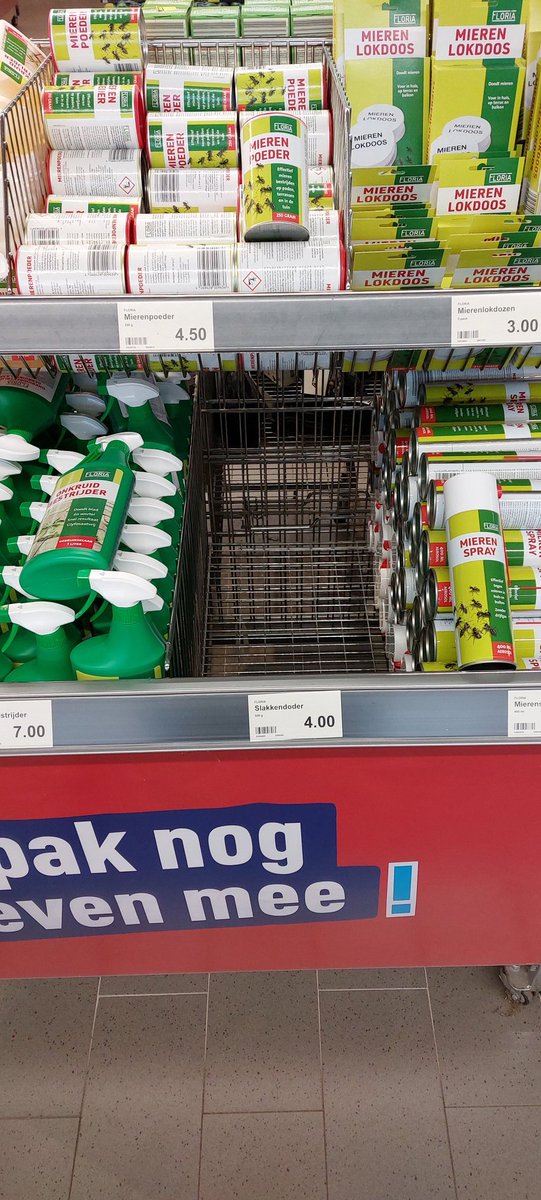 Wat voor weer is het geweest  de afgelopen weken? Het gif-schap in de supermarkt geeft uitsluitsel.. geen overlast van  mieren of onkruid, maar.. slakken!!!