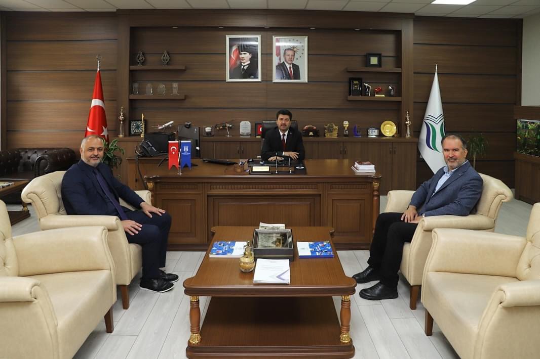 sinan_goksen's tweet photo. Değerli hemşehrilerimiz Sakarya Uygulamalı Bilimler Üniversitesi Rektörü Prof.Dr. Sn. Mehmet Sarıbıyık ve  Doç. Dr. Sn. Halil Arslan hocamızı ziyaret ettik.

Kıymetli Hocalarımıza nazik ev sahipliklerinden dolayı teşekkür ederim. 💐 https://t.co/4YygHpZK8w