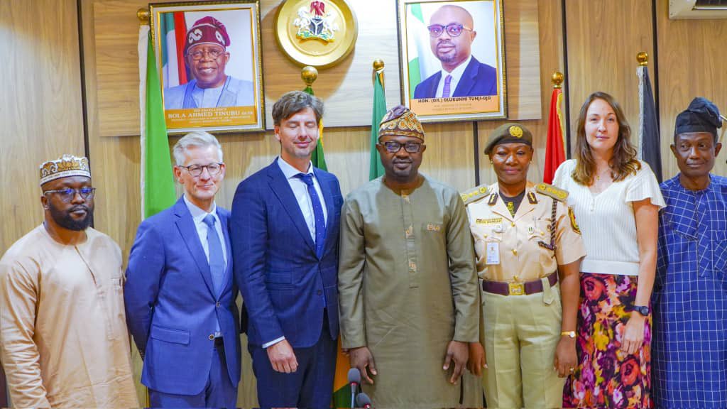 Nicholas_jar's tweet photo. Hon. Dr. Olubunmi Tunji-Ojo received on courtesy visit Mr. Rob Bokhoven, Director of International Affairs at the Repatriation and Departure Service, Ministry of Justice, Kingdom of Netherlands, in his office. https://t.co/7jbvEVOXxK
