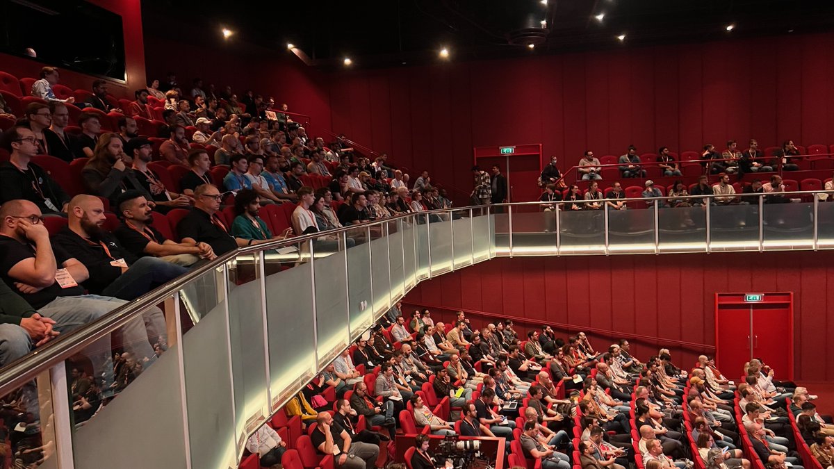 The final day of #dddeu is upon us. Here's a few things you should do
💡Stick around for Eric Evans' closing keynote
📕 Pick up or exchange a book at the book swap
🎟 Enter our raffle for a DDD course or headphones at our booth