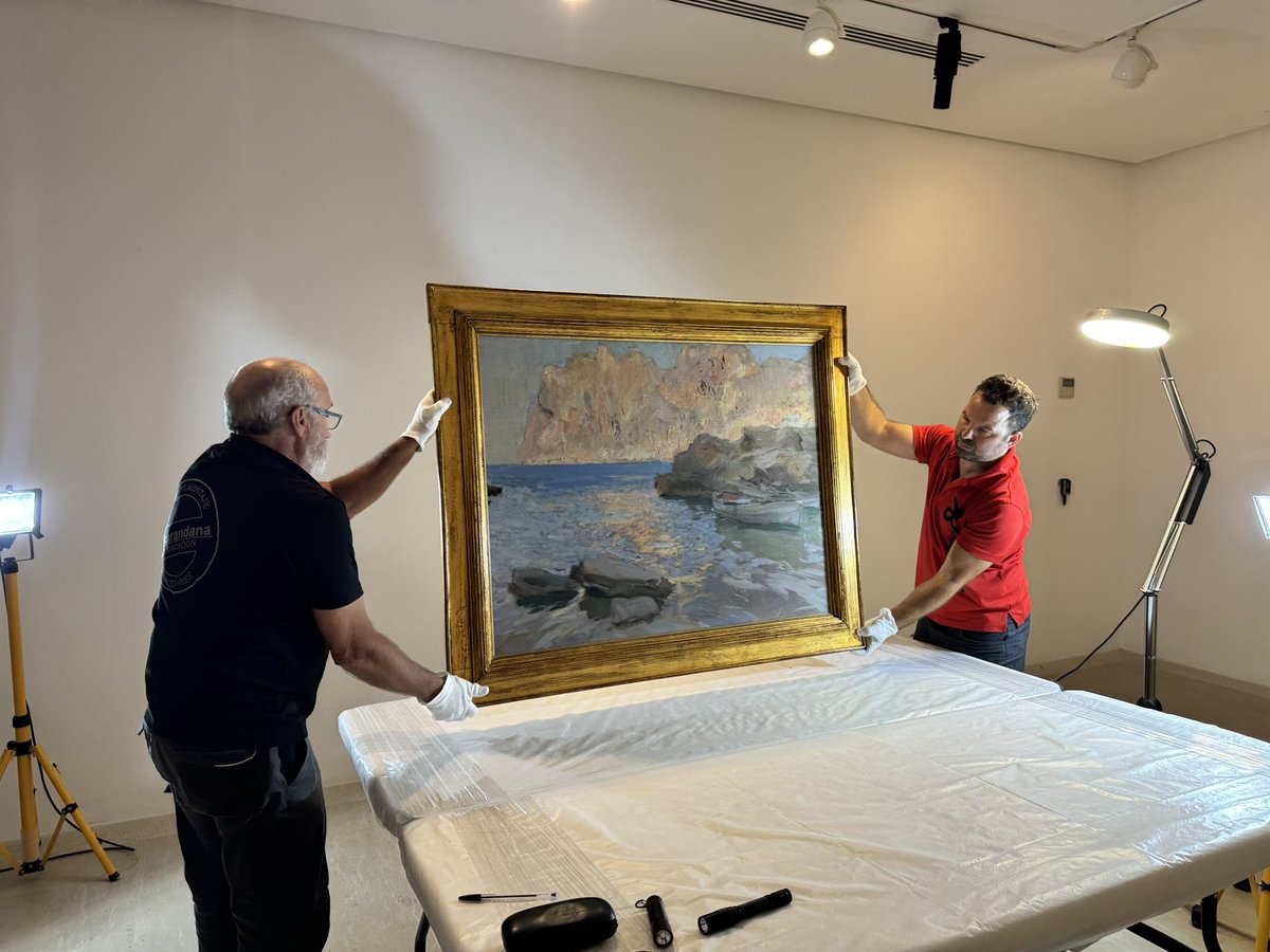 👀‼️ Sorolla ja és a Mallorca 🤩 Tot a punt per a la inauguració de dilluns, 3 de juny, a les 19 hores ✨ 🖼️ Les obres que Sorolla va pintar a Mallorca s’han estat aclimatant, durant dos dies, a la sala on s’exposaran.