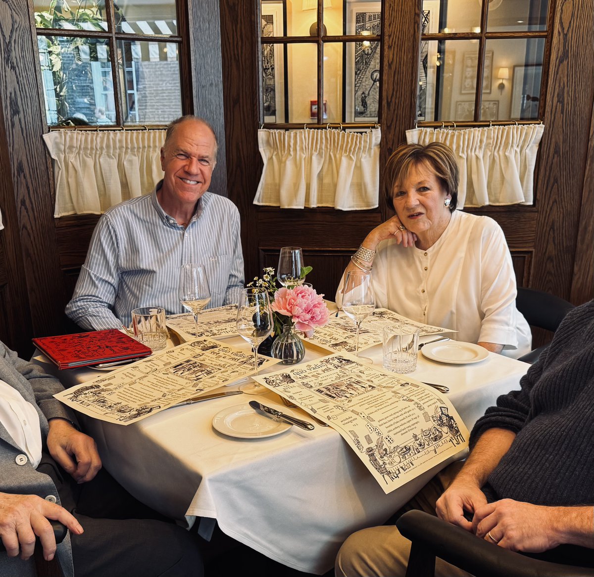 Joyful lunch with Delia, reliving past glories and planning new adventures. Thanks <a href="/JLQuoVadis/">Jeremy Lee</a>  for the best artichoke vinaigrette ever, and general deliciousness. <a href="/QuoVadisSoho/">Quo Vadis</a> was buzzy as ever, including cameo appearance by <a href="/jayrayner1/">Jay Rayner</a>. <a href="/GuildFoodWriter/">GuildofFoodWriters</a> <a href="/DeliaOnline/">Delia Smith</a>