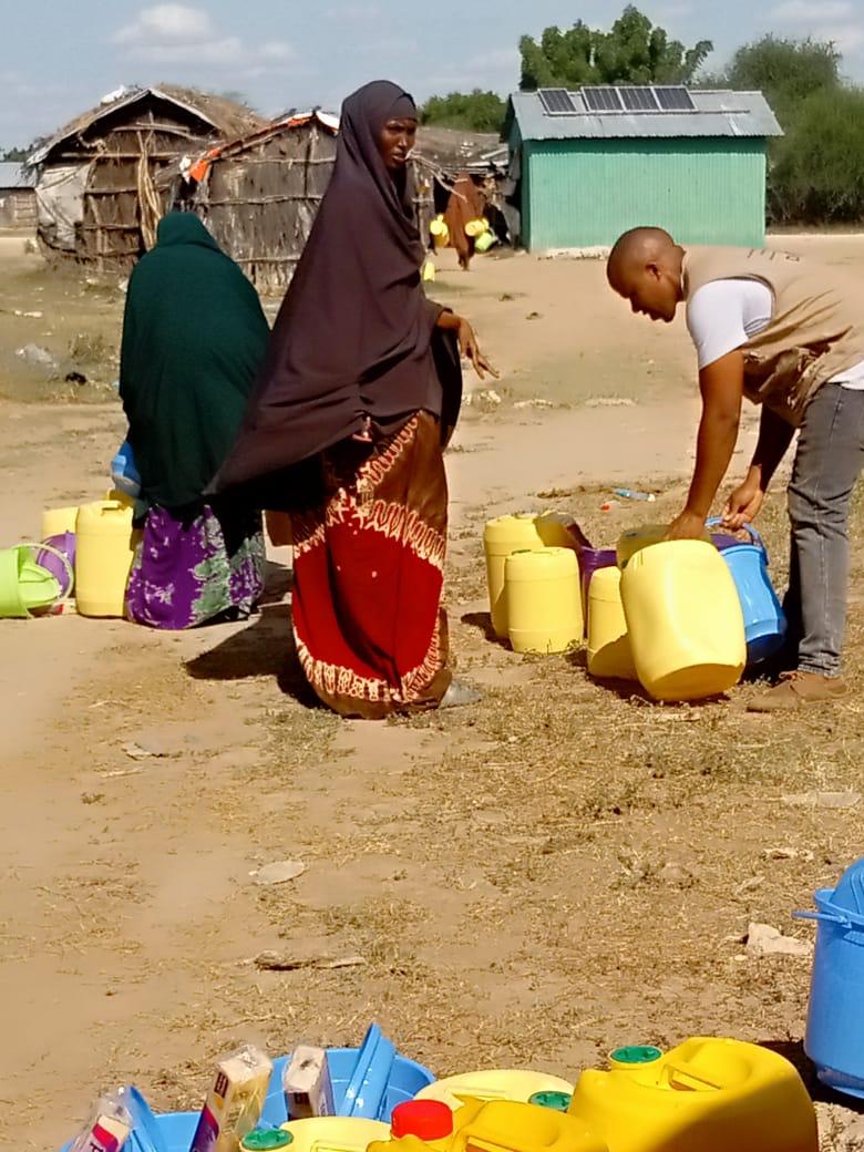 drckenya's tweet photo. DRC's distribution of emergency response items has provided much-needed support to refugees &amp; host communities to over 170 households with cash, 3,000 households with WASH NFIs &amp; 125 households with dignity kits in the Dadaab refugee camp.
#kenyafloods #wearethere #RefugeeCrisis https://t.co/NL4P0Dzy0v