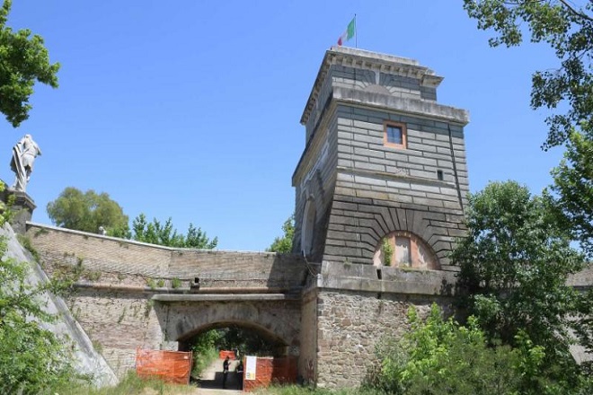 ⛏️ Scoperti antichi argini del Tevere in tufo, risalenti al I secolo a.C. Riportati alla luce durante i lavori di realizzazione del Parco d’Affaccio “Oasi di Ponte Milvio”, negli anni Sessanta risultavano ancora visibili, poi se ne perse traccia. Leggi 👉tinyurl.com/3d8cpwwa