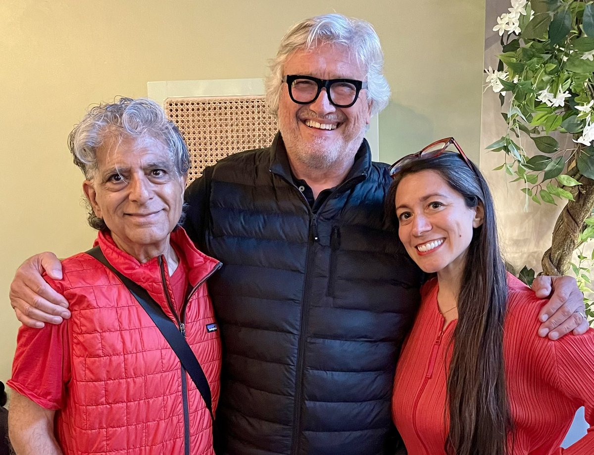 Manifesting…I was in NYC visiting with my friend, Dr. Noémie Le Pertel and we decided to have dinner @bungalowny and amazingly was seated next to @DeepakChopra who I had earlier been texting about my new book, Mind Magic. #manifestation #intention