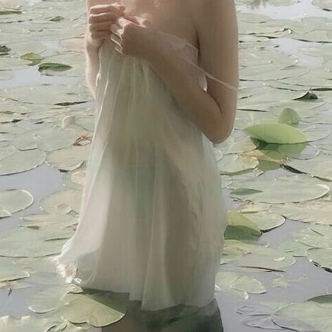 Il fallut un jour
Se mettre à la merci
Du plus bel amour..

#Haïku

🌿🙏⚘️🌹🙇‍♂️Y