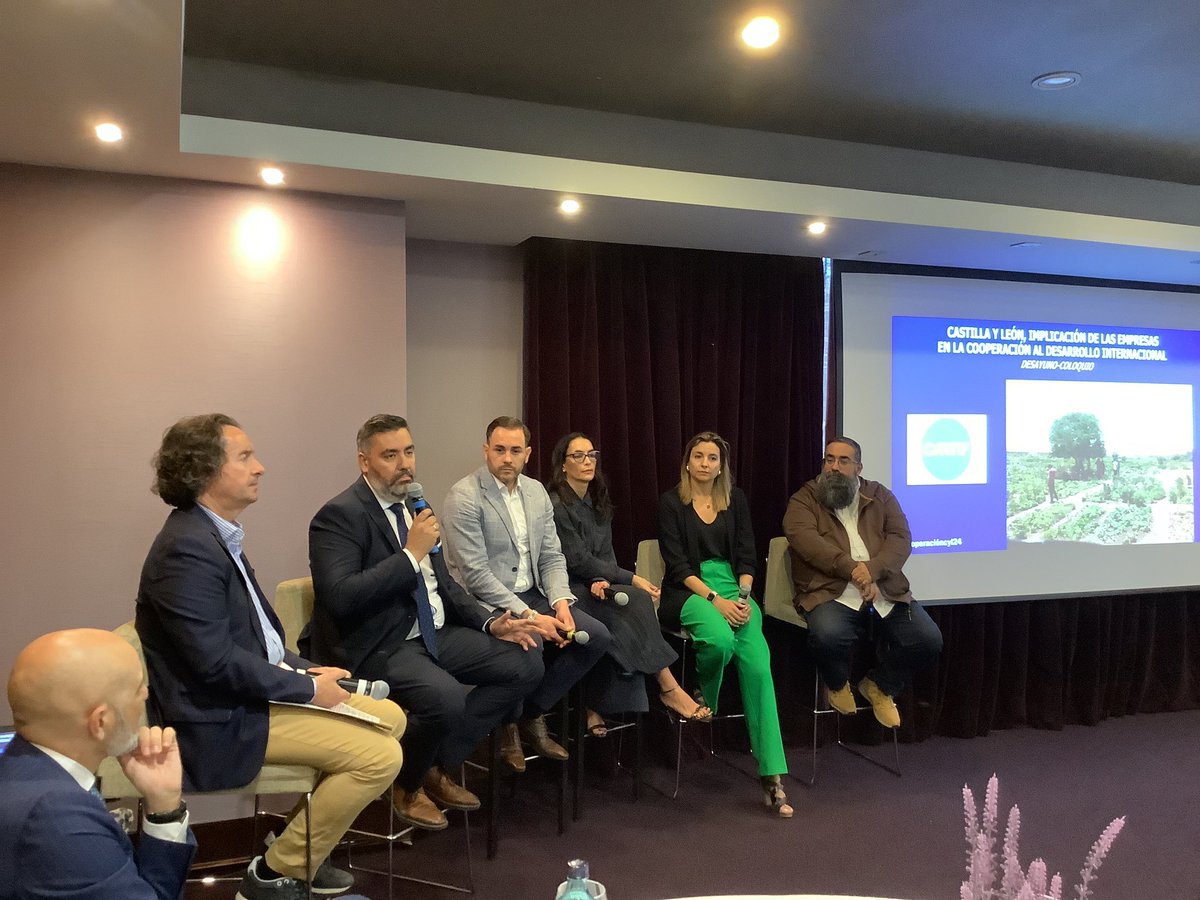 .<a href="/SERGIO_SANZ_H/">Sergio Sanz Hernando</a> habla de las soluciones #agroecológicas en las que está trabajando <a href="/CARTIFCT/">CARTIF</a> para aplicar en Gambia, Cabo Verde y Senegal #cooperacióncyl24 <a href="/jcyl/">Junta de Castilla y León</a> <a href="/luismiggago/">Luis Miguel González Gago</a> <a href="/Irene_MV_/">Irene Muñoz Vicente</a> #Granalu <a href="/Terrabuey/">TERRABUEY La Brasería de Cuellar</a> #Ratpanat <a href="/Coodecyl/">Coordinadora Organizaciones para el Desarrollo CyL</a>