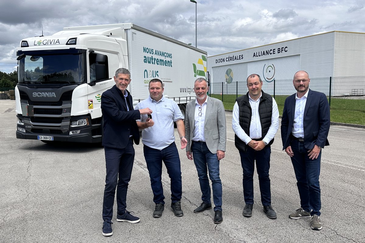 🚚 <a href="/DijonCereales/">Dijon Céréales</a> met sur la route un camion hybride Oleo100-Électrique. 

agrodistribution.fr/carbone/articl…