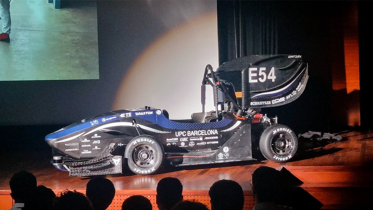 ETSEIB_UPC's tweet photo. 🔝 Ahir a la Sala d'Actes de l'#ETSEIB de @la_UPC, l'Equip @bcnemotorsport va encarar amb impuls el repte de competir a la @FormulaStudent amb la presentació del nou monoplaça, el #CAT16X.
👏 Enhorabona per la feina feta! https://t.co/NAXdSUAjhm