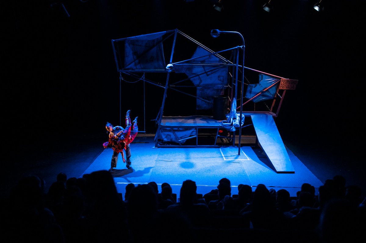 Acaben de sortir del forn! 🍞 🤸🏾 

Aquí tenim les fotos del pas d’Amal per les ‘Naves del Español en Matadero’ de @TeatroEspanol !