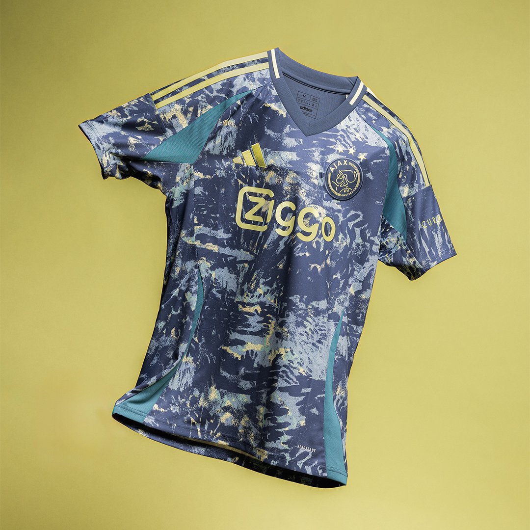 ActuFoot_'s tweet photo. 🚨 OFFICIEL ! L'Ajax dévoile son nouveau maillot extérieur. 🔵🟡

Vous aimez ? https://t.co/7vJNYIJtry