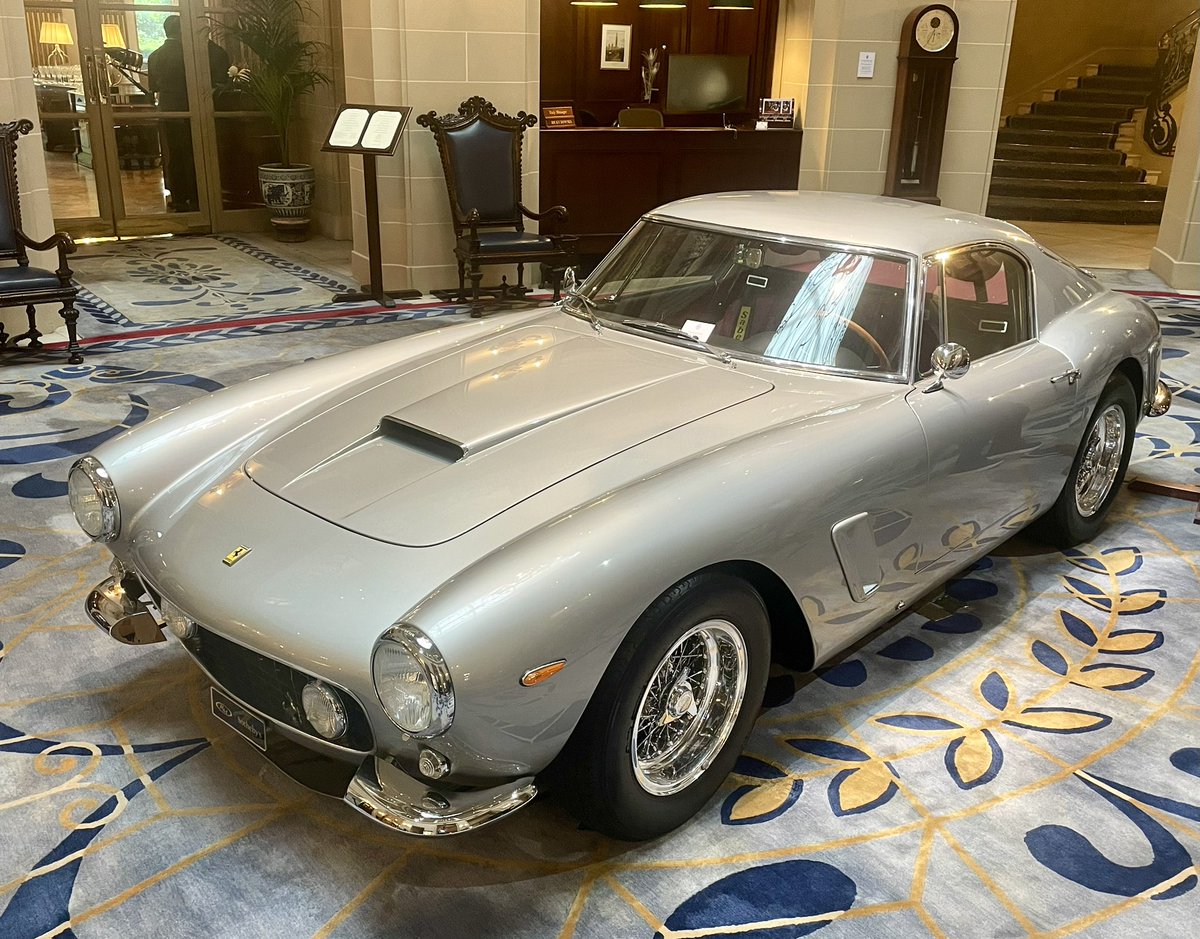 #FerrariFriday Popped into RAC Pall Mall and this 250 GT SWB on display on the rotunda. Chassis 2067GT is up for auction with RM Sotheby’s on 12th June. I can probably afford a wing mirror.