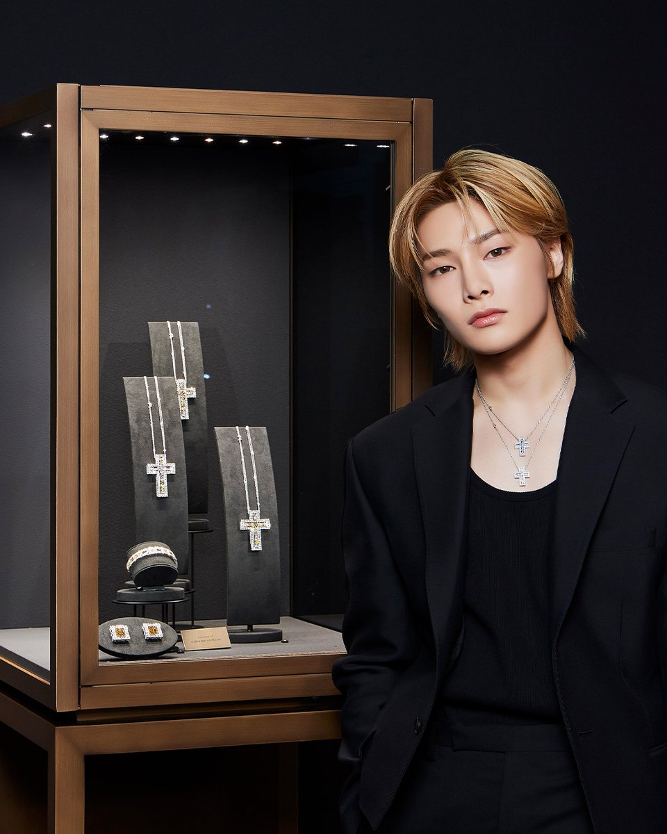 Some frames from the exclusive evening party at NOUDIT Ikseon terrasse, featuring:

Rapper and producer @woozco0914 wearing #DamianiBelleÉpoqueReel jewels.

Singer #i_n, member of the world renown K-pop band @Stray_Kids , wearing the impressive #DamianiBelleEpoque jewels.