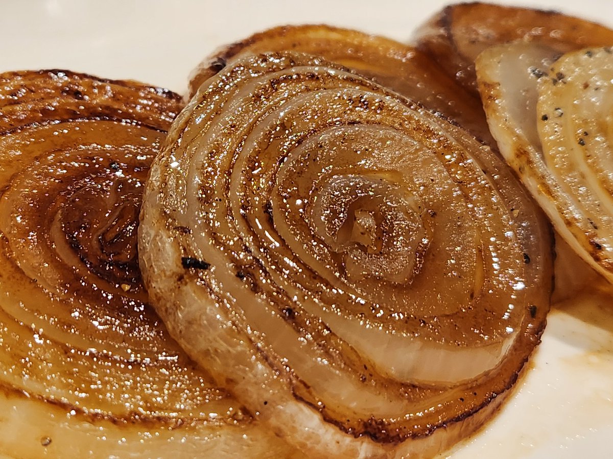 【お願い】
今が旬の新玉ねぎは…

ステーキで食べて！！！
ステーキで食べて！！！
ステーキで食べて！！！

新玉ねぎはステーキにすると甘味が爆発！トロットロでめちゃくちゃおいしいんです！！

試してみてね！！