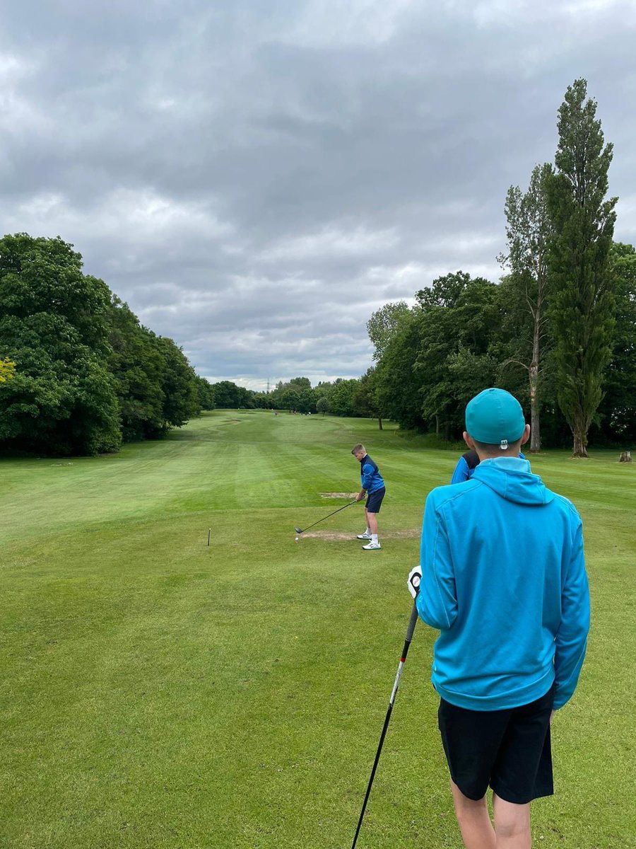 ScotHoodGolf's tweet photo. Amazing to see the Llanwern Golf Club Juniors enjoying themselves at this years Wales Mini Masters at St Mellons GC 👏🏼 Well Done Team super proud of you all 💚 @llanwerngolf @WalesMiniMaster https://t.co/CwLwzcn1He