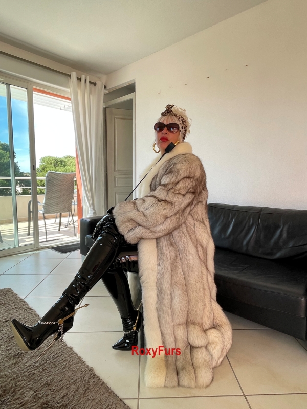 roxyfurs's tweet photo. mmmm #fur #thighboots #mobwife https://t.co/dyAGEjh3ow