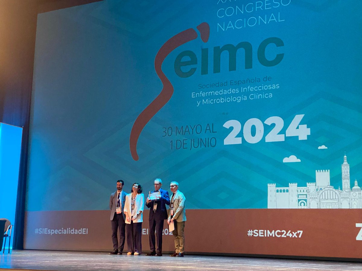 infecciosasryc's tweet photo. Ayer en el congreso @SEIMC_ recibió el premio Amadeo Foz @RafaMCanton jefe de Microbiologia @microRyC compañero y amigo. Enhorabuena Rafa, nuestro enorme aplauso y reconocimiento tan merecido a tu trayectoria, nos sentimos también muy orgullosos https://t.co/PD4LeBOycw