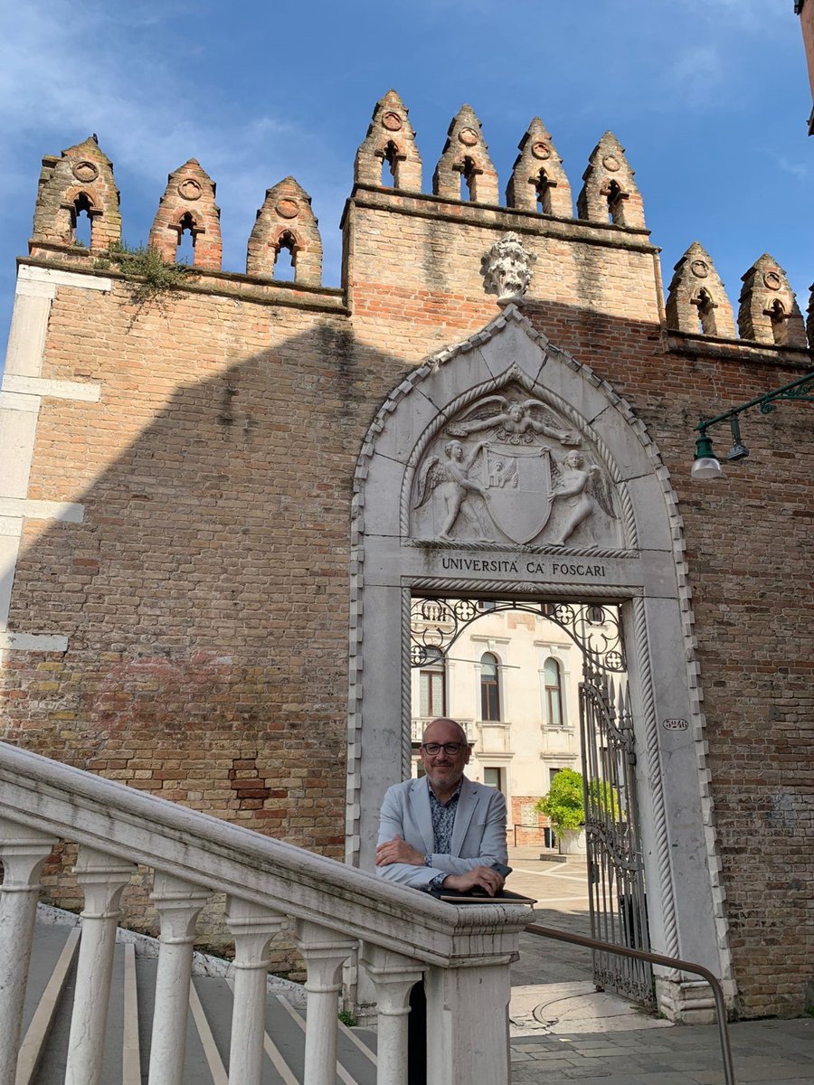 Para que Qt no solo sea transnacional en sus contenidos sino que cruce fronteras literalmente, hace unos días nuestro director Pedro Javier Pardo fue a <a href="/CaFoscari/">Università Ca' Foscari Venezia</a> con la conferencia "How World Quixotes Met and Started a Conversation: The Transnational Quixote Project."🙌

🌍👇
