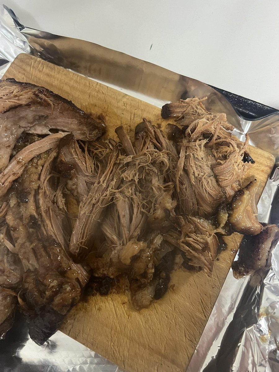Hef0909's tweet photo. Winter came a day early #beerandbrisket #beefandbeer https://t.co/KSV0ZvmgPY