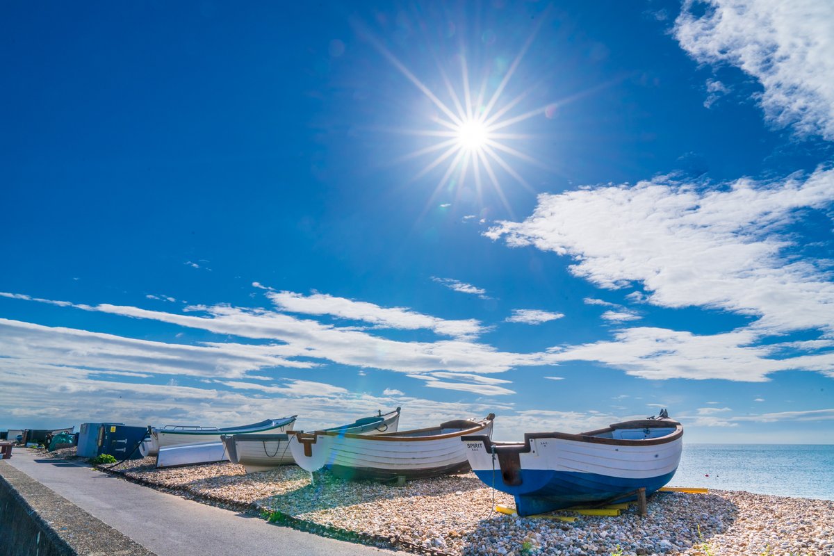 Beautiful blue skies and sunshine, this morning in Selsey. @BBCSussex @BBCSouthWeather @itvmeridian @AlexisGreenTV @HollyJGreen @samwessexgirl @PhilippaDrewITV @ExpWestSussex @VisitSEEngland @greatsussexway @SussexLifeMag @coastmag