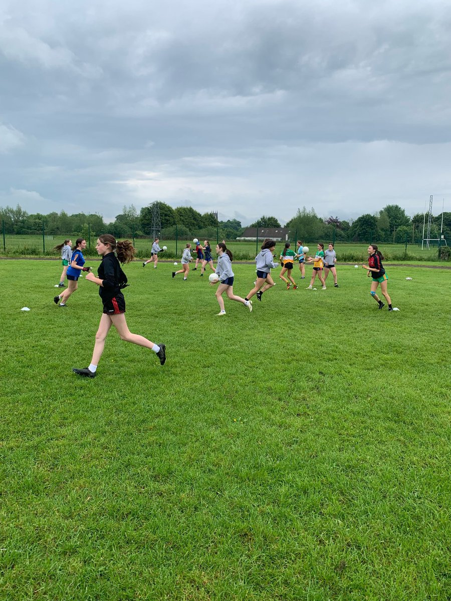 A huge thanks again to @lucyhannon10 who took our 1st year footballers for their 2nd visit of the @lidlireland #SeriousSupport workshops. Thanks to @youthsporttrust and @ladiesgaelicfootball for delivering these workshops. 1/2