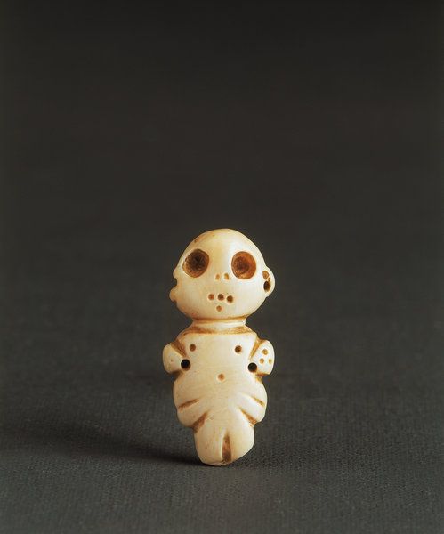 ''' #Ancient  #Sumerian   🇮🇶🇮🇶🇮🇶''' This little #Sumerian is 5,100 years old and has a very cute face 😜 he is only 4cm tall . An ancient #Sumerian carved shell amuletic pendant Late #Uruk period 3,100-2,900 Century B.C.