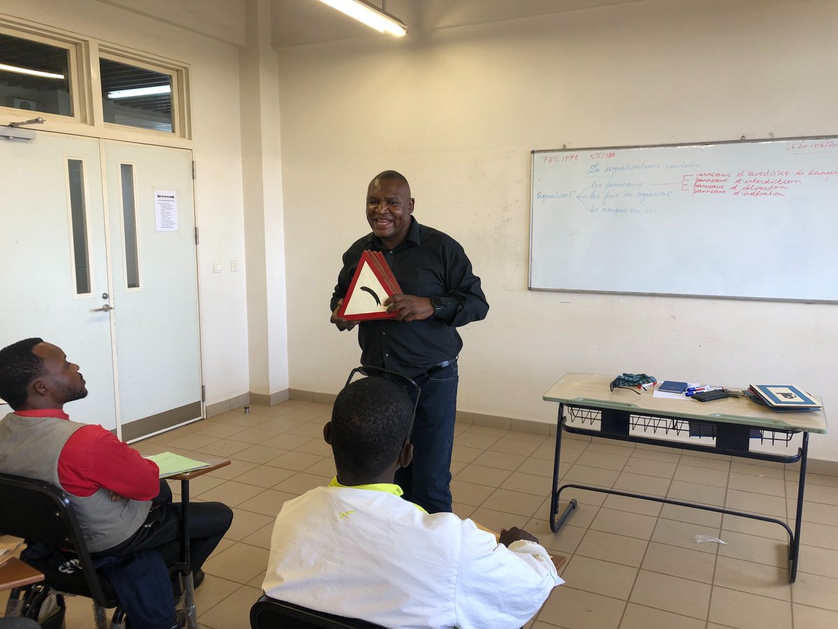 Enabel_en_RDC's tweet photo. Après une formation sur le code de la route et l'éthique professionnelle, 50 heureux conducteurs de moto-taxi à #Lubumbashi ont reçu des casques. 1/2 https://t.co/Rvq1mqUJ7O