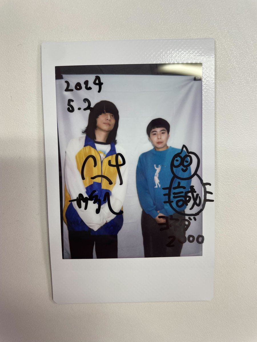 qj_web's tweet photo. ／
 #尾崎世界観 × #ヨネダ2000 誠
 チェキプレゼント
＼ 

✅@qj_webをフォロー
✅このツイートをRT 

で応募完了！ 
https://t.co/LsOJXHCsX3
ヨネダ2000誠、学生時代から憧れの尾崎世界観と対談「コントを一緒にできたら…」

@ozakisekaikan
@shimizu_yoneda

#プレゼント
#プレゼント企画 https://t.co/uiBhWCcfEV