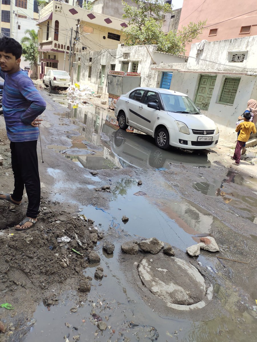 What is happening in @GHMCOnline ?I have regi complaint onX for sewerage  flowing,on May14,Token no 8960 still nt clear. Now box drainage was overflowing in wd,no -11, circleno- 12. Why our area not in ghmc limit.l enclosed the pic.@CommissionrGHMC @TelanganaCMO @GhmcMayoroffice