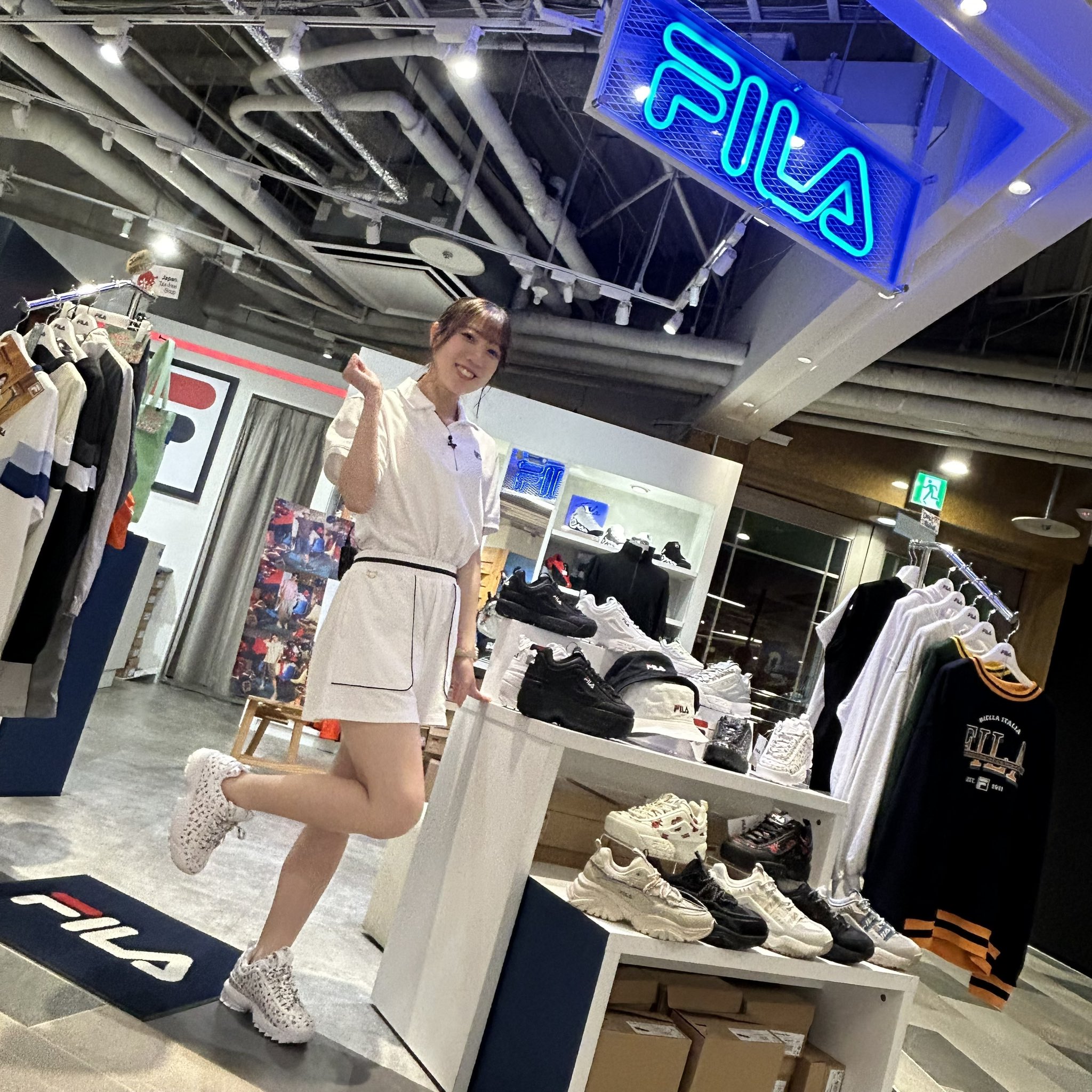 FILA ネイビー 花柄襟付きポロシャツとスカートセット 両方共　XL size 中古ゴルフクラブ在庫数55万本！ゴルフのことならゴルフ