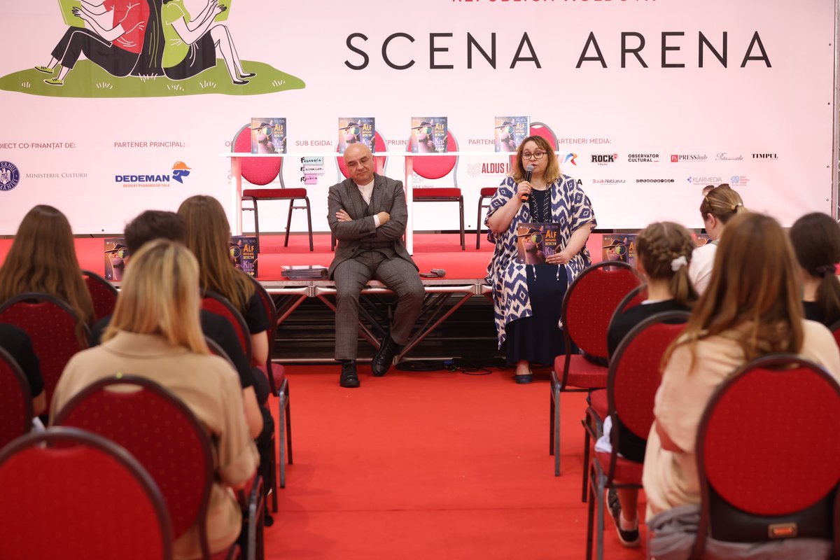 🎉Another #TEUk event happening this week! Yesterday, the first bilingual #Romanian-#Ukrainian title published with #TalesOfEUkraine was presented and distributed at <a href="/Bookfest_ro/">Bookfest</a> #Bucharest, the biggest #book fair in Romania

More on our website 👉talesofeukraine.blogspot.com/2024/05/presen…