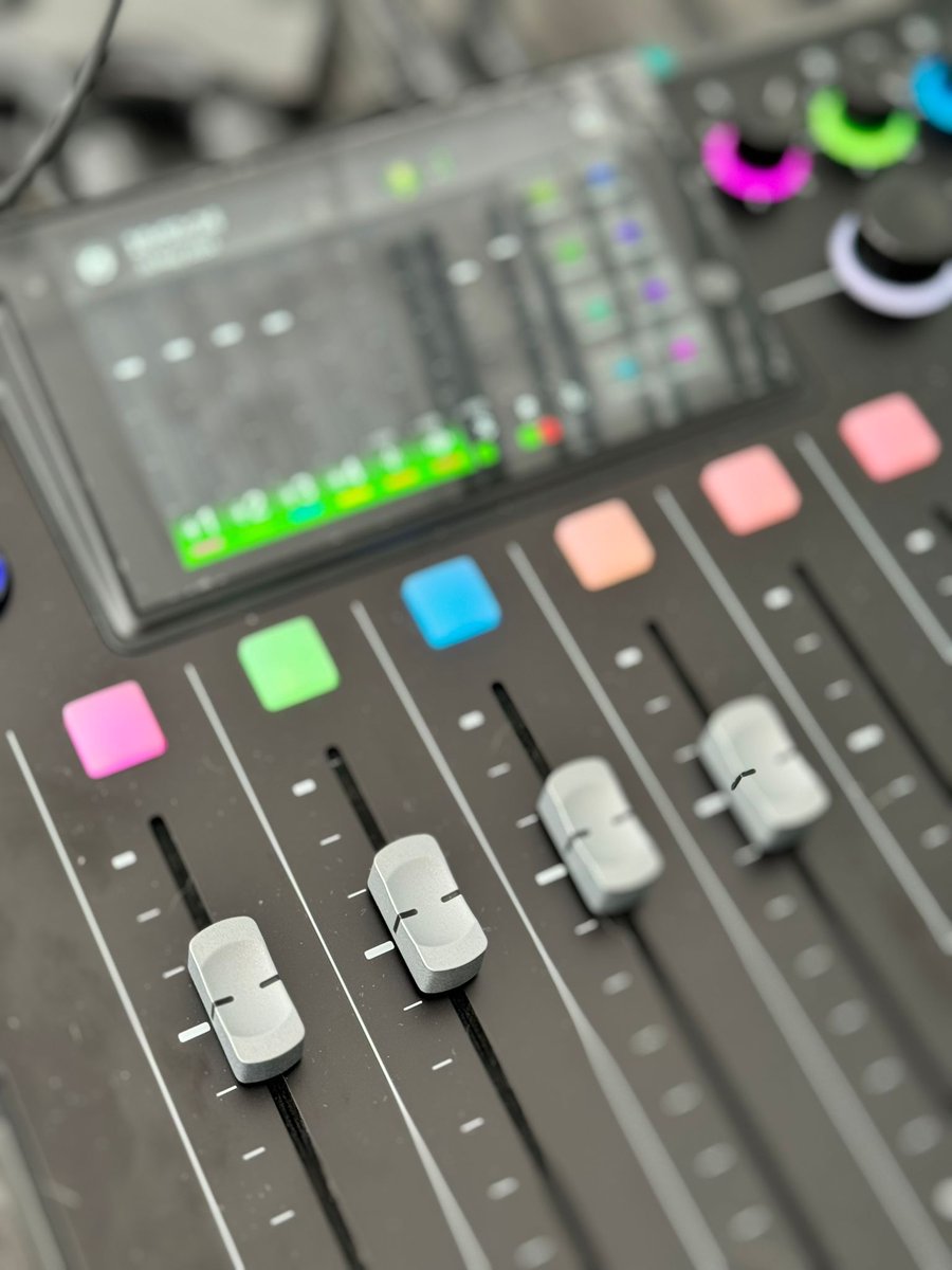 Iniciamos hoy un proyecto bastante chulo con <a href="/pcusal/">Parque Científico de la Universidad de Salamanca</a> del que esperamos poder contaros cosas muy pronto. Estamos bastante a fuego, con esto. Como dicen los jóvenes «Se vienen cositas».