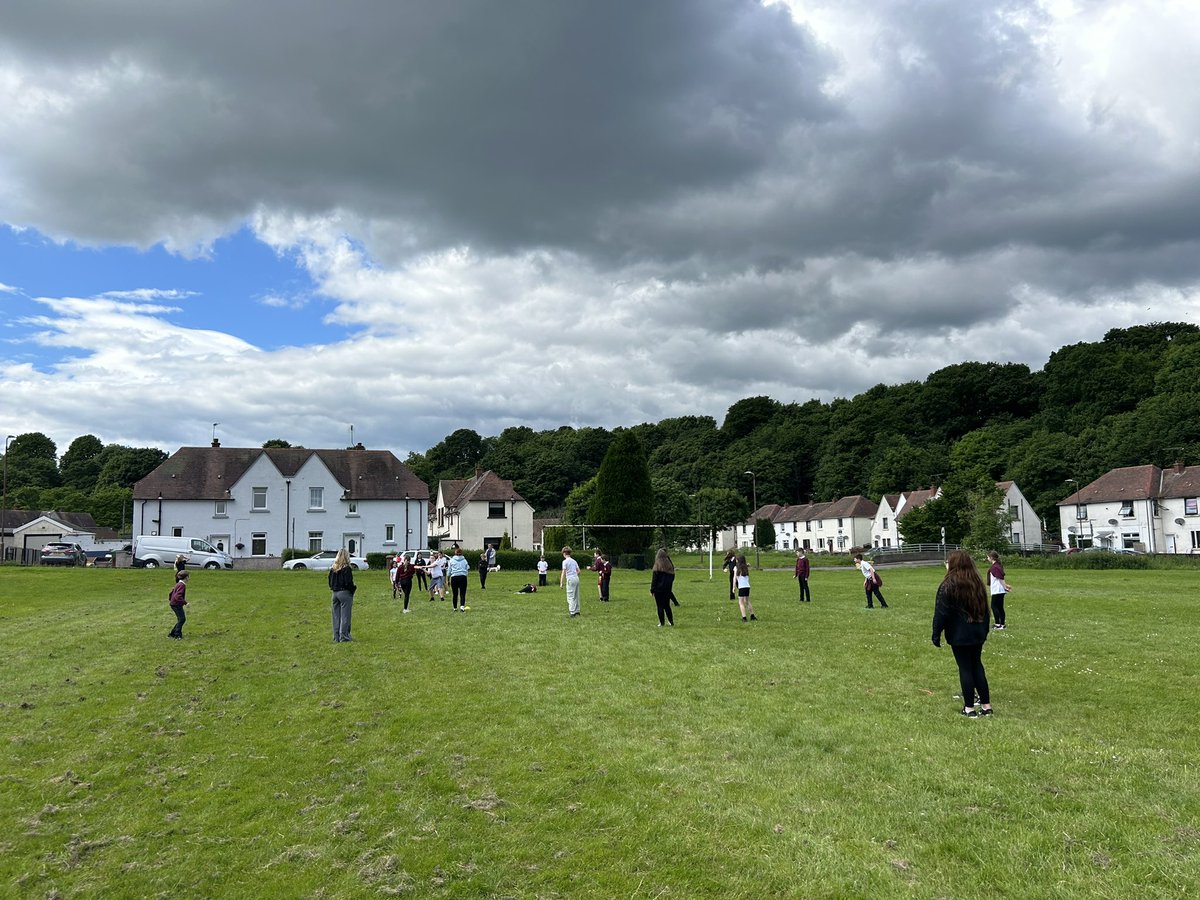 Yesterday we went down to Valley Park with <a href="/misssmithteachh/">Miss Smith & P7Q</a> to play rounders and practise some races for sports day 🥎 🏃🏽‍♀️ 🏃🏽 🏏