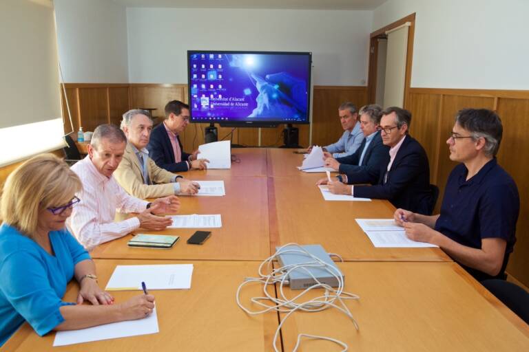 La <a href="/ua_catedraclima/">Catedra Cambio Climatico Aguas Alicante</a>, de <a href="/AMAEM_Oficial/">Aguas de Alicante</a> y la <a href="/UA_Universidad/">Universidad de Alicante UA</a>, hará nuevos informes de adaptación de la ciudad al #CambioClimático

Cumple 1 año de vida con la misión de incentivar la #Colaboración sociedad+ empresa + educación 
 
alicanteplaza.es/catedra-aguas-…