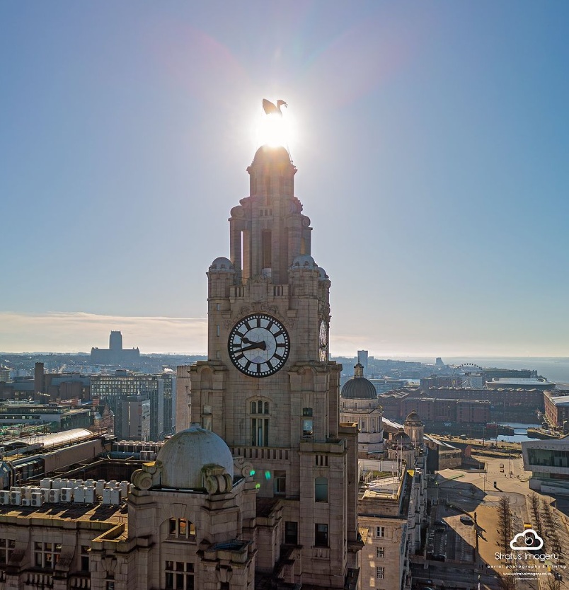 One of our favourite images by @stratus_imagery😍 Did you know we have some amazing prints from Stratus in our gift shop! Come down today to get your perfect memoir of Liverpool😄 📷@stratus_imagery #thingstodoinliverpool #getabirdseyeview #liverbuildingtour