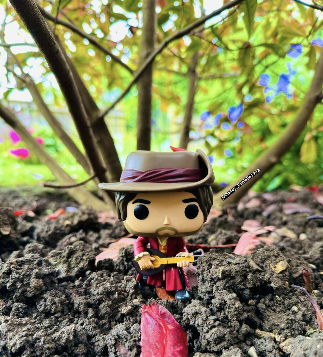 A cold & windy day, but that didn’t stop Jaskier finding a nice, quiet place to play. 🎶🎶🎶 Hope everyone has a great day today! 🫶🏻 #FunkoPOPVinyl #MyFunkoStory #FunkoUnboxed #Funko #FunkoPOPs @OriginalFunko @FunkoEurope