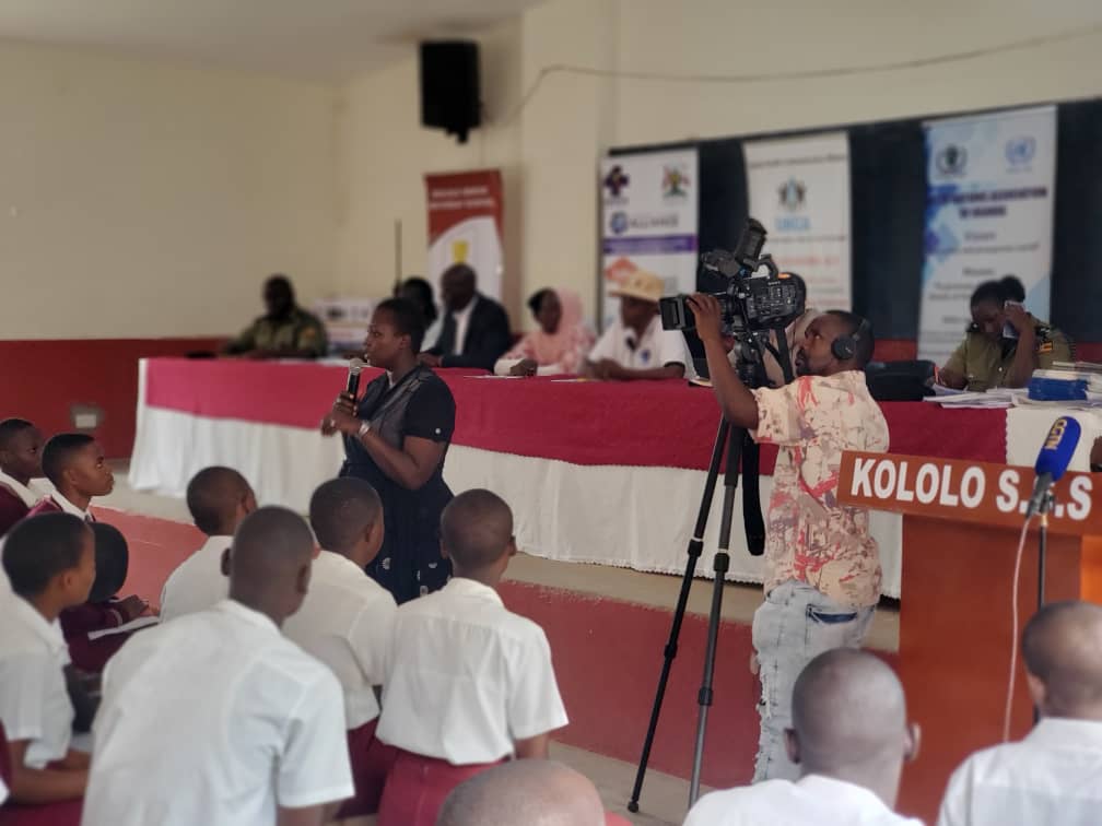 Today is #WorldNoTobaccoDay. We are engaging #young people in Kampala #schools urging @GovUganda to shield them from predatory #tobacco marketing on social media. The industry targets #youth for a lifetime of profits, creating a new wave of addiction @Mglsd_UG @BalaamAteenyiDr