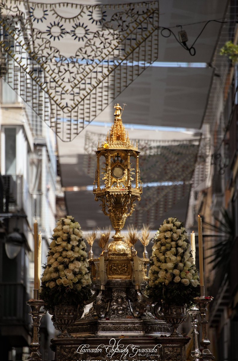 ACTUALIDAD |

En el día de ayer, una #representación de nuestra Hermandad acompañó al Santísimo Sacramento en su solemne procesión por las calles de #Granada como cada Jueves de #Corpus.

¡Alabado sea el Santísimo Sacramento del Altar!

@LlamadorCofrGR