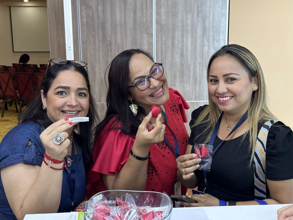SinovacLATAM's tweet photo. 🇨🇴 ¡Barranquilla, costa caribe, gracias por recibirnos!
📸Participamos en el Evento Viral Caribe de @infectoweb. Tuvimos un diálogo fructífero con más de 100 profesionales de la salud sobre nuestros productos y proyectos encaminados a mejorar la salud Pública de Colombia. 🏥 https://t.co/BpHQOYmVYc